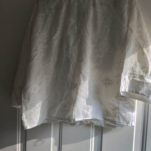 Josie Natori Eyelet Button Down Shirt Size Large - Picture 5 of 8